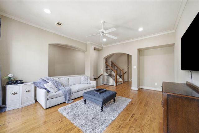 15 Laurelwood Drive, Houston, TX 77058