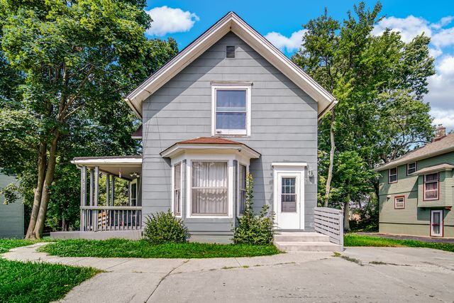 518 Raymond Street, Elgin, IL 60120