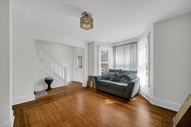 518 Raymond Street, Elgin, IL 60120