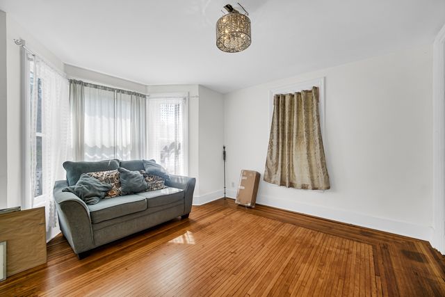 518 Raymond Street, Elgin, IL 60120