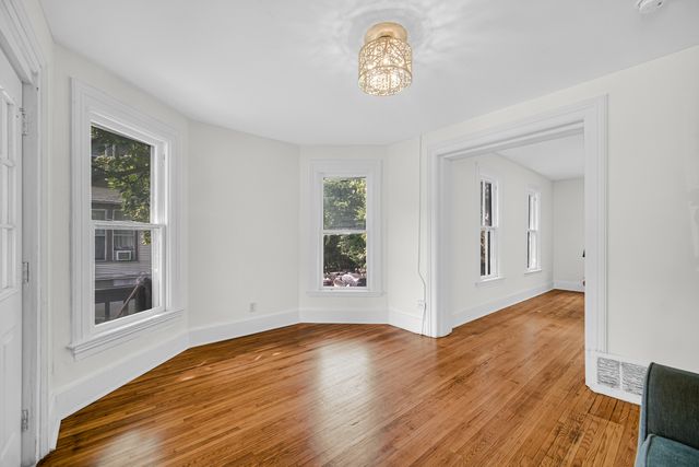 518 Raymond Street, Elgin, IL 60120