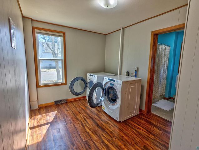 5633 Oakes Ave, Superior, WI 54880