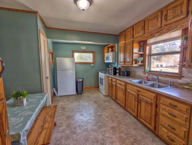 5633 Oakes Ave, Superior, WI 54880