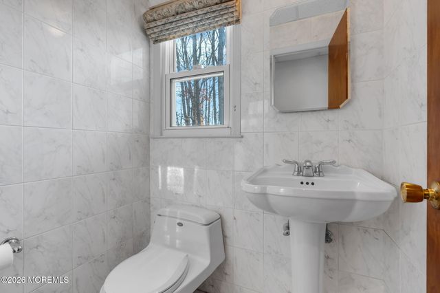 341 Gordons Corner Road, Manalapan, NJ 07726