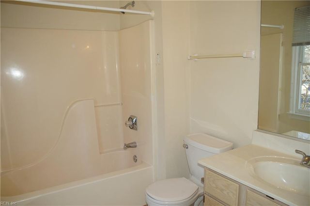 316 Esplanade PL, Chesapeake, VA 23320