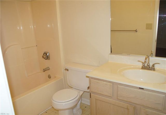 316 Esplanade PL, Chesapeake, VA 23320