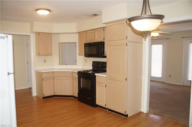 316 Esplanade PL, Chesapeake, VA 23320