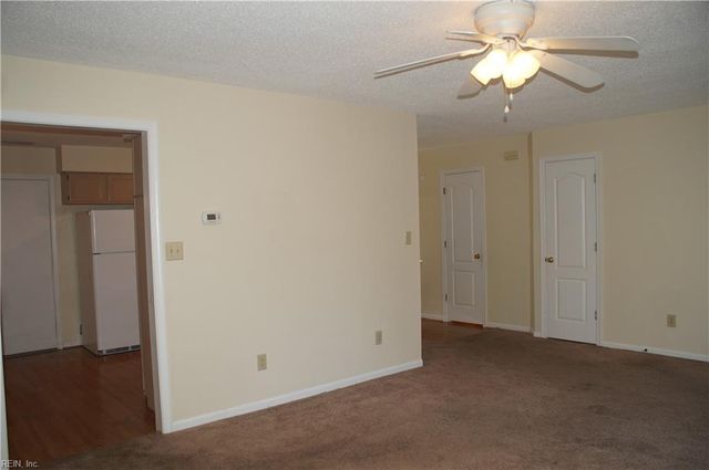 316 Esplanade PL, Chesapeake, VA 23320