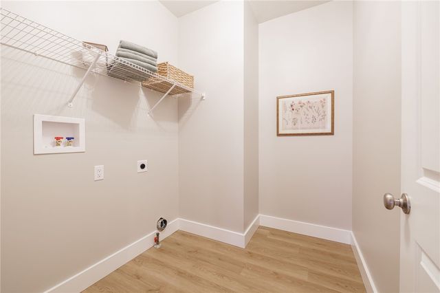 6180 FourMile Creek Circle, Ontario, NY 14519