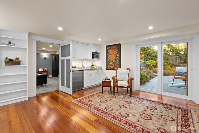 15734 SE 26th Street, Bellevue, WA 98008
