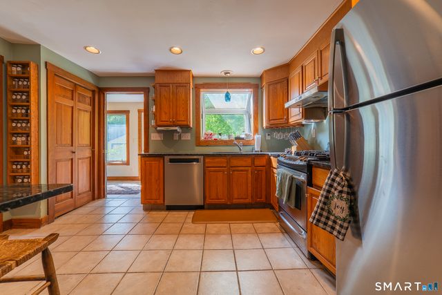 28 Reservoir Street, Bethel, CT 06801