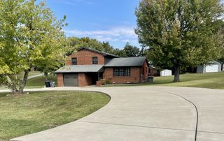 2425 Barwood Dr, Greenbrier, TN 37073