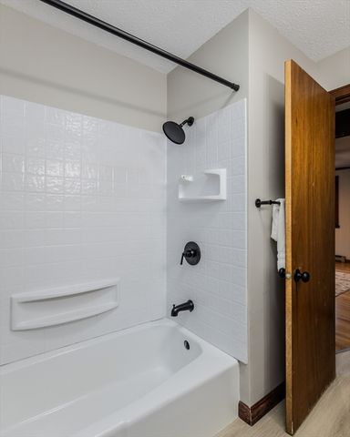 187 Lamont St, Springfield, MA 01119