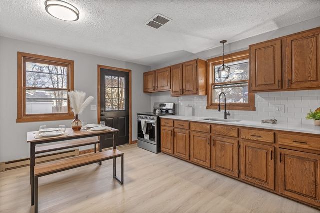 187 Lamont St, Springfield, MA 01119