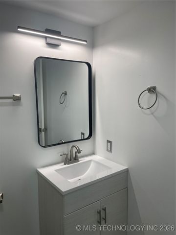 1126 S Quaker Avenue, Tulsa, OK 74120