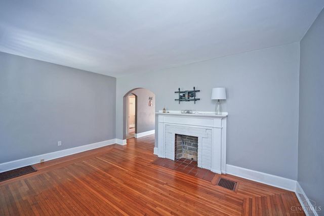 5830 Woodmont Avenue, Cincinnati, OH 45213