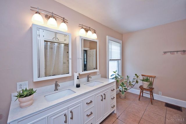 5830 Woodmont Avenue, Cincinnati, OH 45213