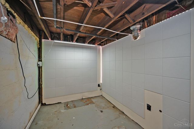 5830 Woodmont Avenue, Cincinnati, OH 45213