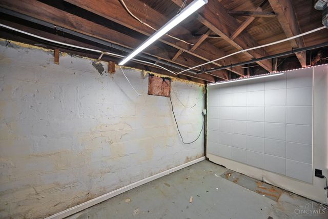 5830 Woodmont Avenue, Cincinnati, OH 45213