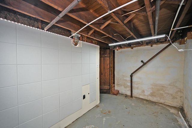 5830 Woodmont Avenue, Cincinnati, OH 45213