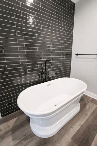 224 Fox Run Lane, Robinson, TX 76706