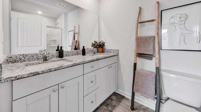 7933 ROYSTER CREEK DR E, Millington, TN 38053