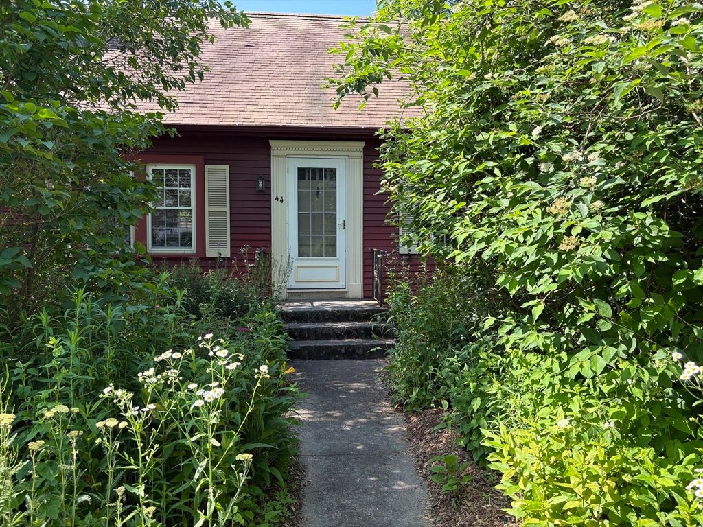 44 Ferrante Avenue, Greenfield, MA 01301