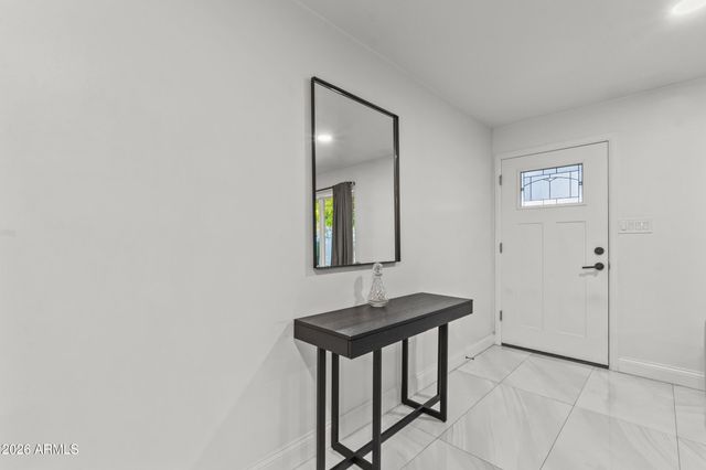 3938 E CHEERY LYNN Road, Phoenix, AZ 85018