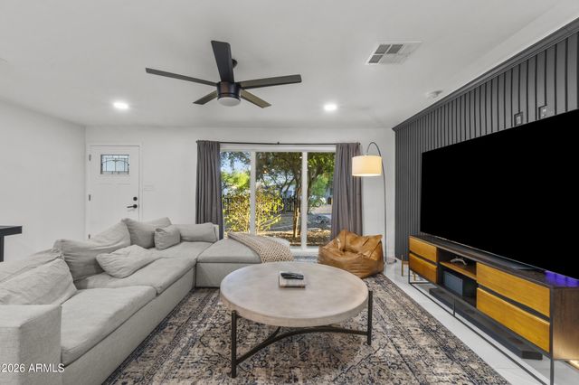 3938 E CHEERY LYNN Road, Phoenix, AZ 85018