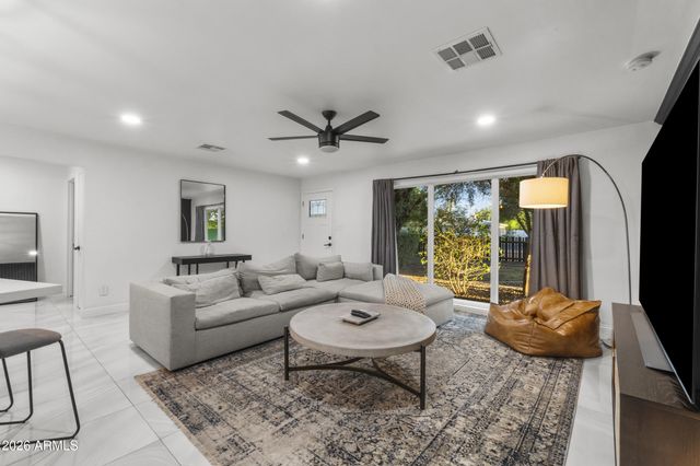 3938 E CHEERY LYNN Road, Phoenix, AZ 85018