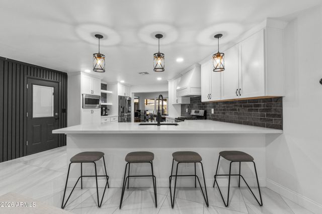 3938 E CHEERY LYNN Road, Phoenix, AZ 85018