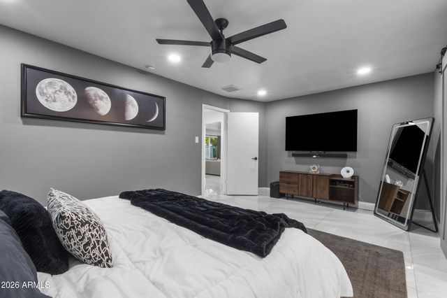 3938 E CHEERY LYNN Road, Phoenix, AZ 85018