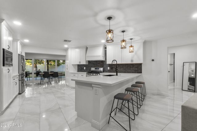 3938 E CHEERY LYNN Road, Phoenix, AZ 85018