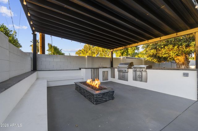 3938 E CHEERY LYNN Road, Phoenix, AZ 85018