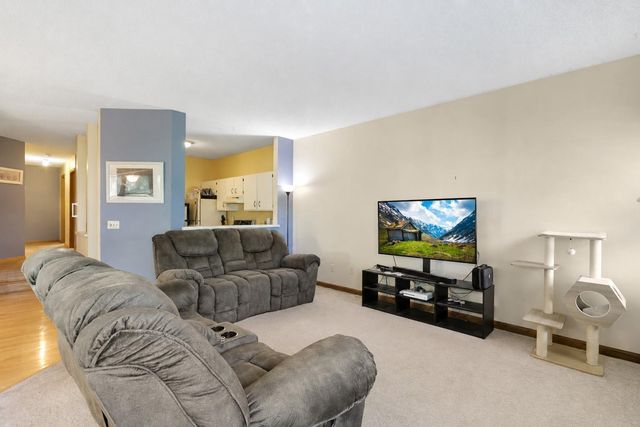 990 Kensington Trail 107, Eagan, MN 55123
