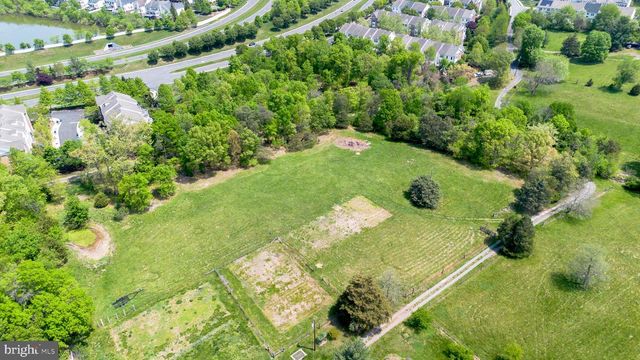 43537 GRAVES LN, Ashburn, VA 20147