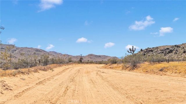 1 Fairview Valley, Apple Valley, CA 92307