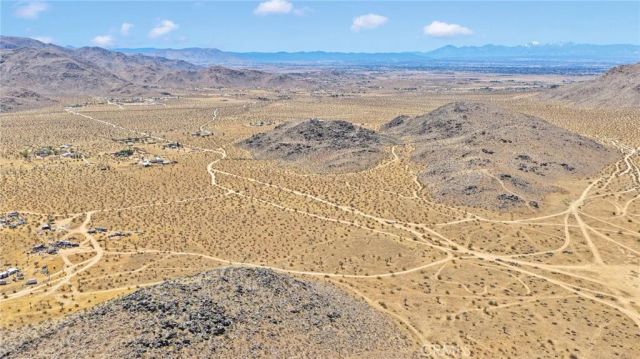 1 Fairview Valley, Apple Valley, CA 92307