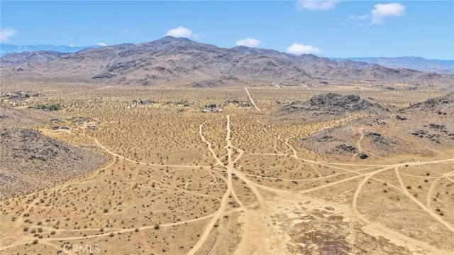 1 Fairview Valley, Apple Valley, CA 92307