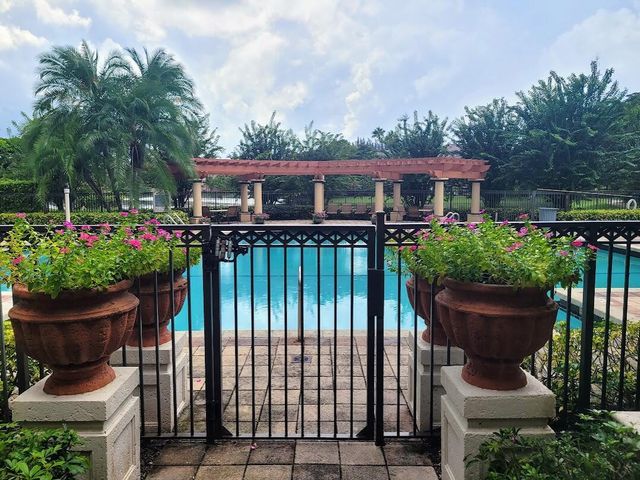 4167 N Haverhill Road 1111, West Palm Beach, FL 33417