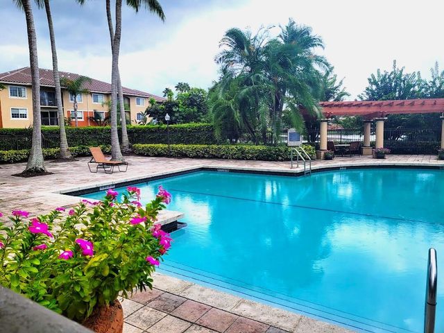 4167 N Haverhill Road 1111, West Palm Beach, FL 33417