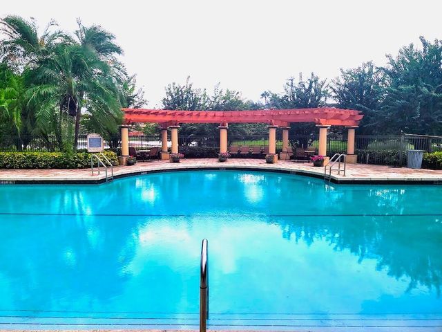 4167 N Haverhill Road 1111, West Palm Beach, FL 33417