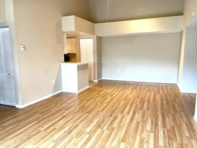 4167 N Haverhill Road 1111, West Palm Beach, FL 33417