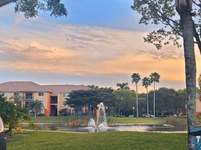 4167 N Haverhill Road 1111, West Palm Beach, FL 33417