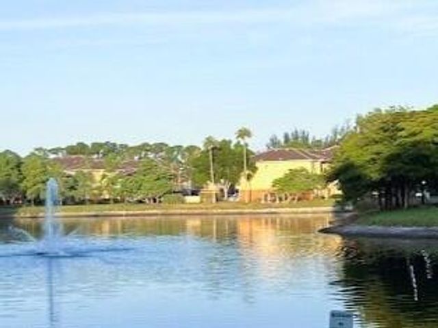 4167 N Haverhill Road 1111, West Palm Beach, FL 33417