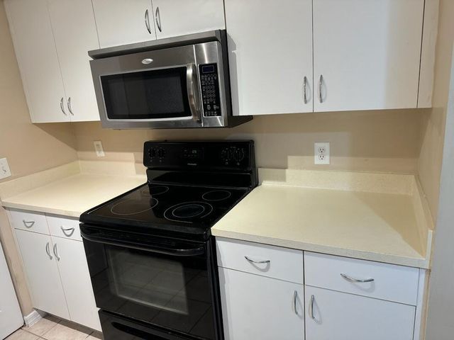 4167 N Haverhill Road 1111, West Palm Beach, FL 33417