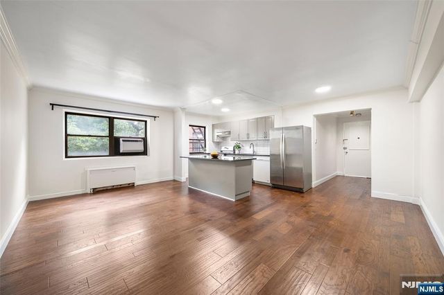 410 Park Place 4B, Fort Lee, NJ 07024
