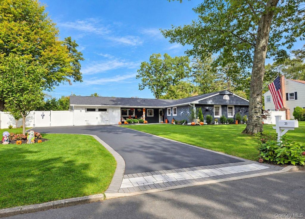 25 Stratton Lane, Stony Brook, NY 11790 — exterior