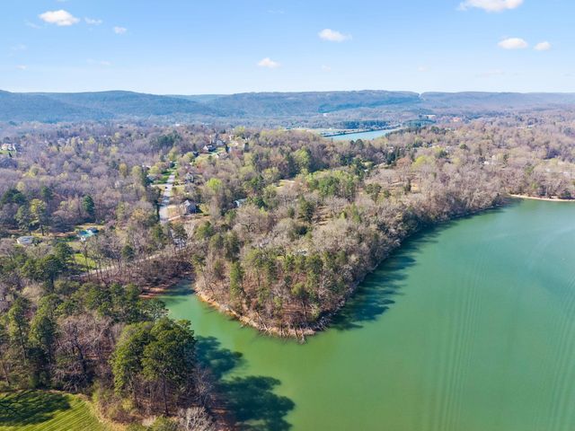635 River Landing Drive, Soddy Daisy, TN 37379