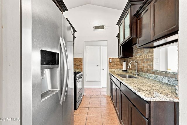 6673 Tiger Eye Drive, El Paso, TX 79924